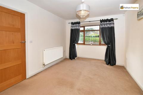 2 bedroom detached bungalow for sale - Elmwood Drive, Stoke-On-Trent ST11