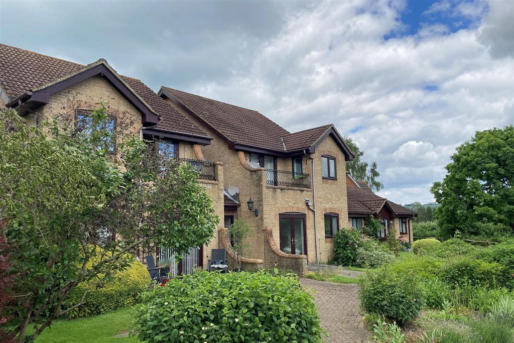 Mill Lane, Merstham, Redhill 2 bed flat for sale £280,000
