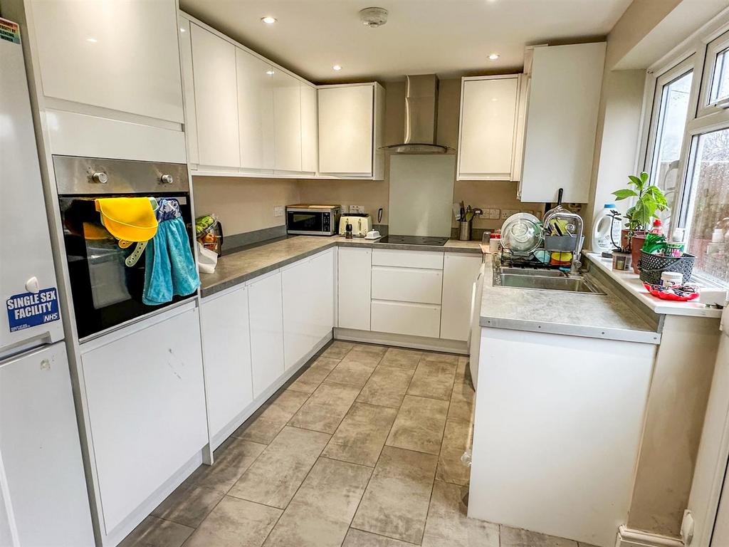 Kitchen2.jpg