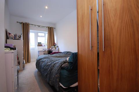 3 bedroom apartment to rent, Mitcham Lane, Streatham SW16