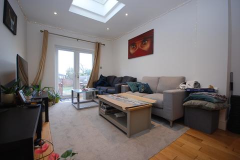 3 bedroom apartment to rent, Mitcham Lane, Streatham SW16