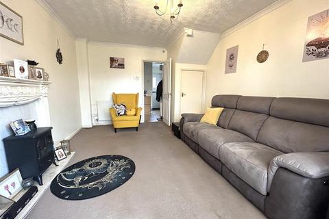 2 bedroom end of terrace house for sale - Clent Hill Drive, Rowley Regis