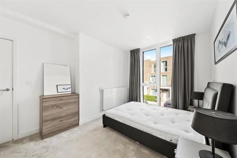 4 bedroom townhouse for sale, Starboard Way, Royal Wharf, E16