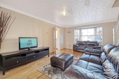 25 Ravenoak Way, Chigwell, IG7 4EL