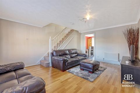 25 Ravenoak Way, Chigwell, IG7 4EL