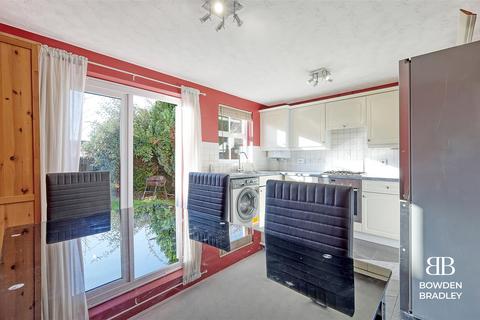 25 Ravenoak Way, Chigwell, IG7 4EL