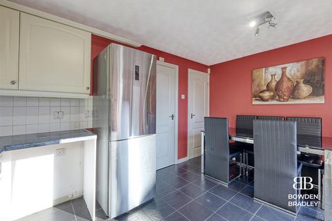 25 Ravenoak Way, Chigwell, IG7 4EL