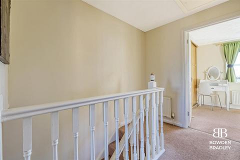 25 Ravenoak Way, Chigwell, IG7 4EL