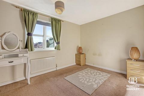 25 Ravenoak Way, Chigwell, IG7 4EL