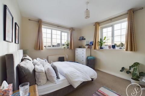 2 bedroom flat for sale, Stainbeck Lane, Leeds