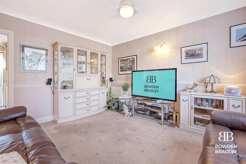3 bedroom terraced house for sale, Burrow Road, Chigwell