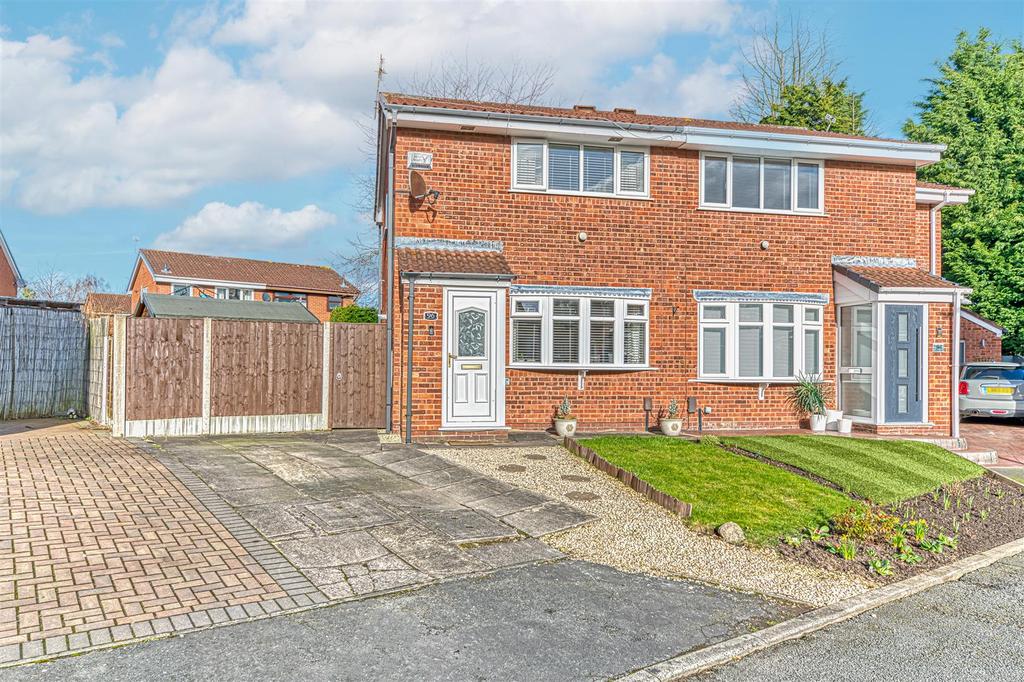 Livingstone Close, Old Hall, Warrington 2 bed semidetached house for sale £200,000