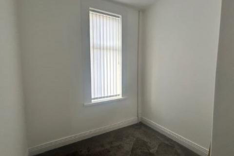 3 bedroom flat to rent, Eccleston Road, South Shields