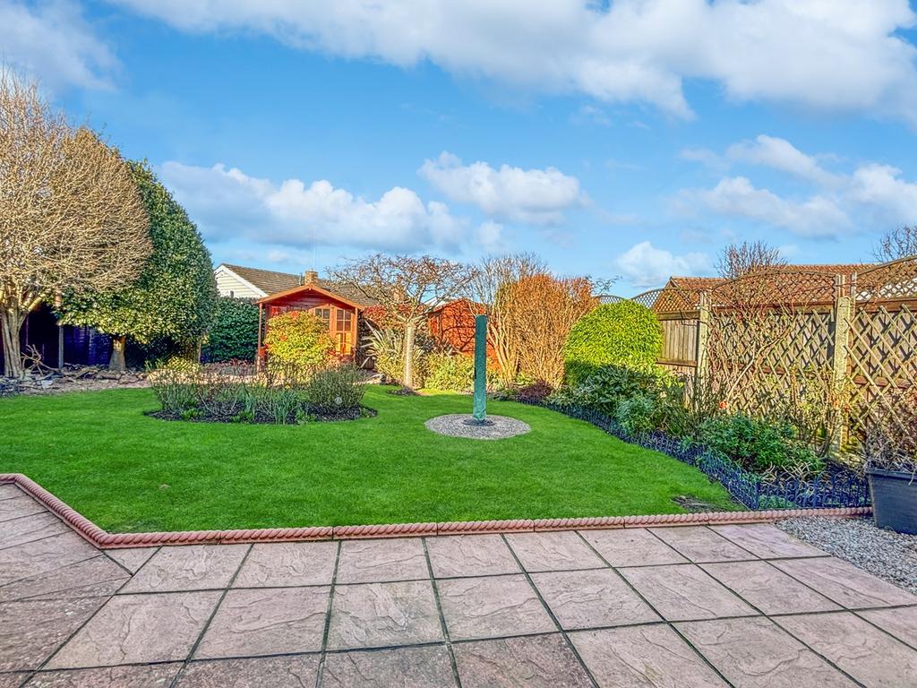 Clacton Road, Thorrington, Colchester, CO7 3 bed detached bungalow for