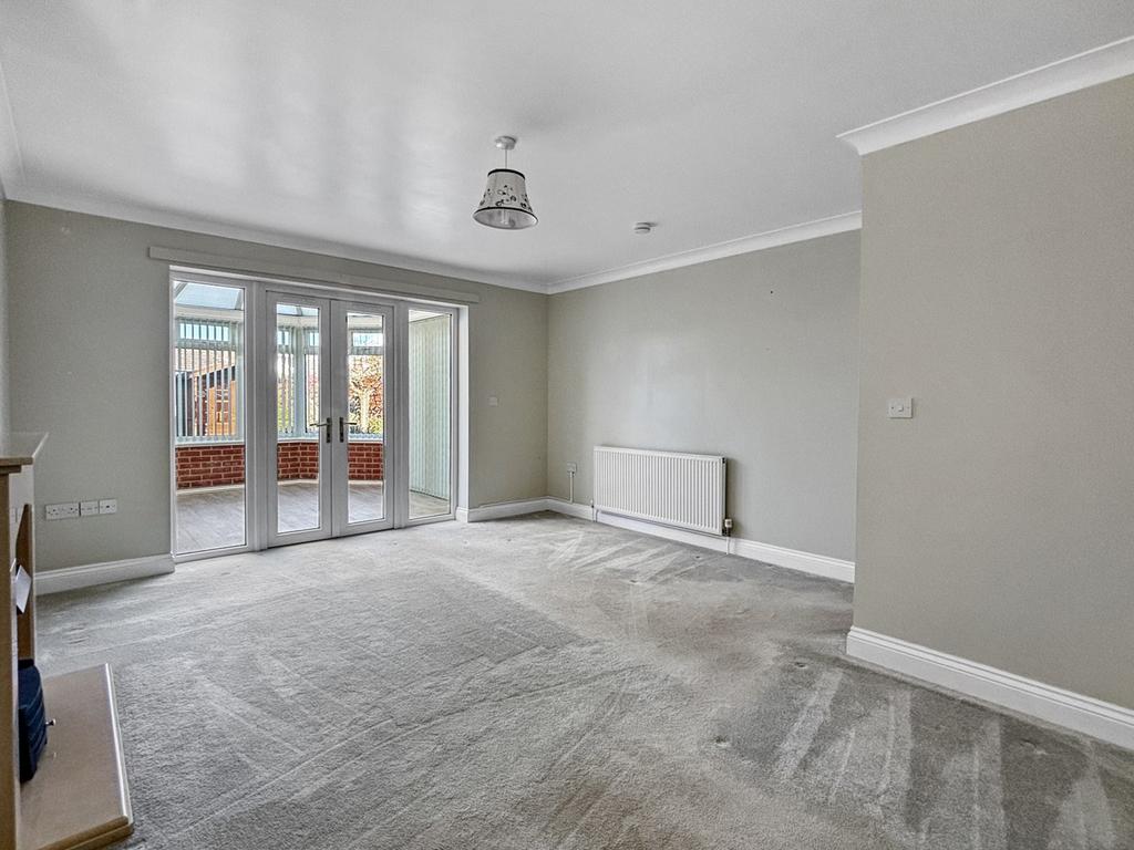 Clacton Road, Thorrington, Colchester, CO7 3 bed detached bungalow for