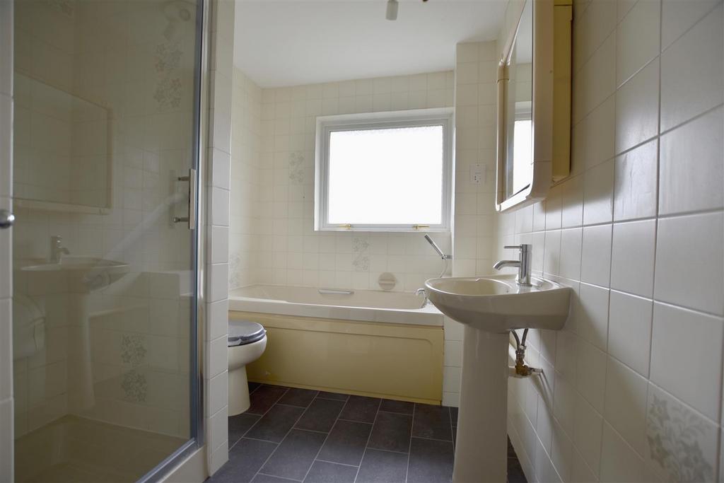 Family Bathroom.JPG
