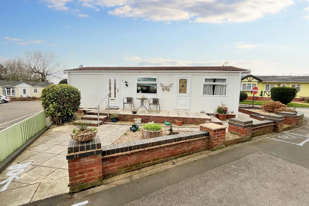 Eaves Green Park, Meriden, Coventry 1 bed park home for sale £80,000