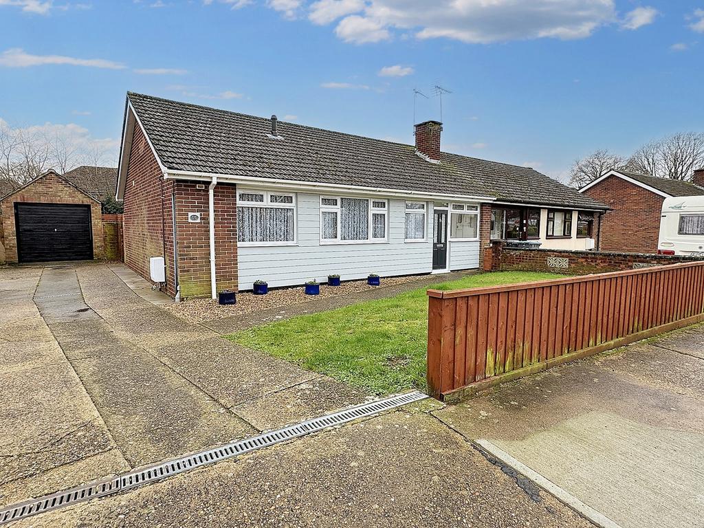 Blackdown Avenue, Ipswich IP5 3 bed semidetached bungalow for sale £