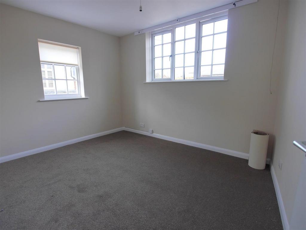 High Street, Hadleigh, Suffolk, IP7 5AP 1 bed flat to rent £600 pcm (£138 pw)