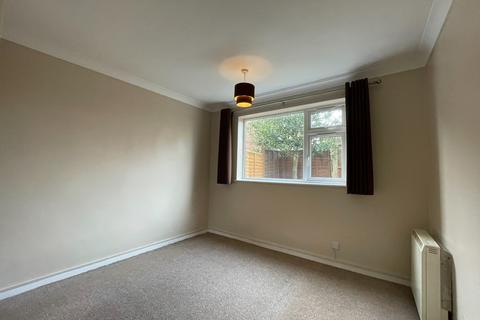 2 bedroom flat to rent, Egerton Park, Wirral CH42