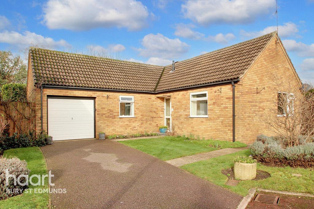 Troon Court, Fornham St Martin, Bury St Edmunds 3 bed detached bungalow