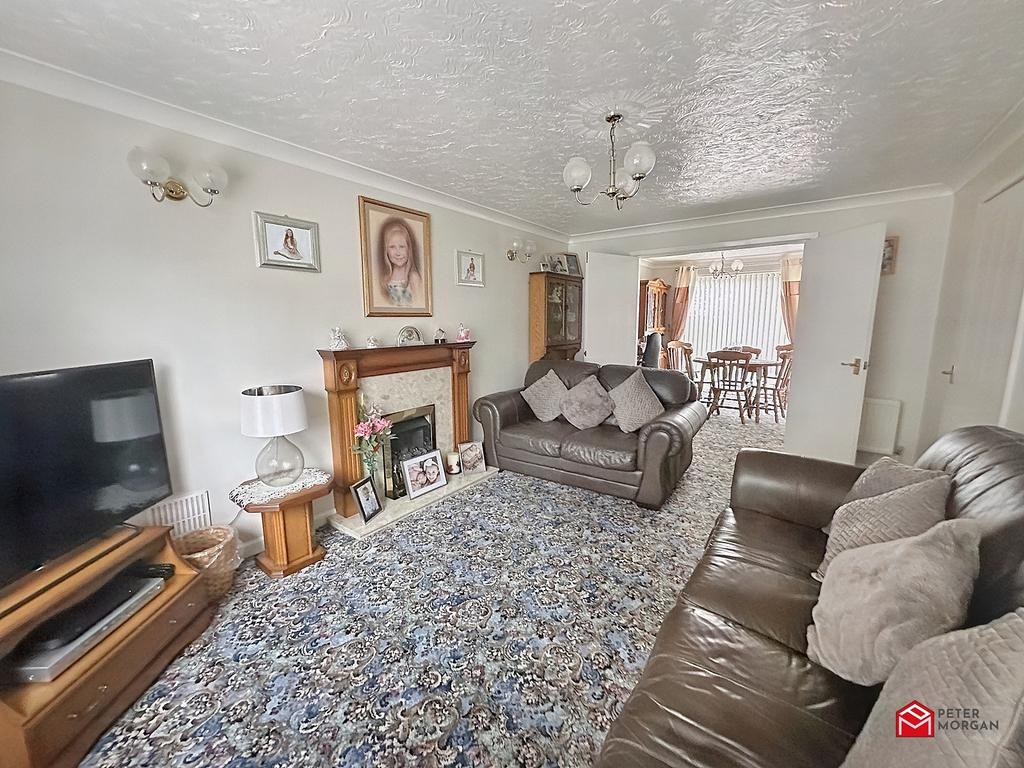 Hunters Ridge, Tonna, Neath, Neath Port Talbot. SA11 3FE 4 bed detached