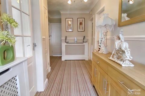 33 Valley New Road, Royton, Oldham, OL2 6BN