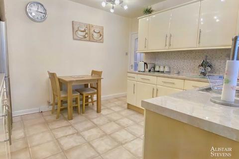 33 Valley New Road, Royton, Oldham, OL2 6BN