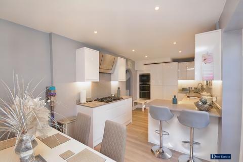 62 Byron Way, Romford, RM3 7PS