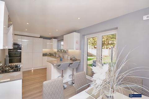 62 Byron Way, Romford, RM3 7PS