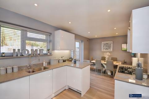 62 Byron Way, Romford, RM3 7PS