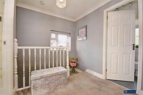 62 Byron Way, Romford, RM3 7PS