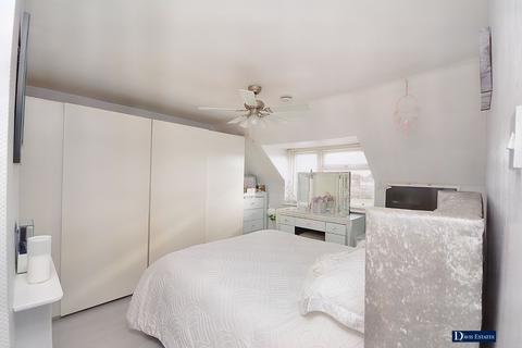 62 Byron Way, Romford, RM3 7PS