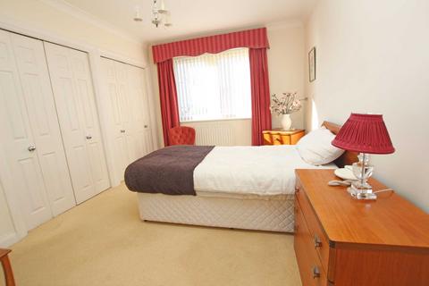 2 bedroom flat for sale, Grassington Road, Eastbourne, BN20 7BG
