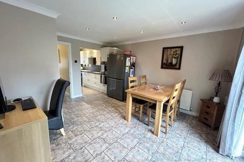 4 bedroom end of terrace house for sale, Moorland Rd, Syston, Leicestershire. LE7 1YJ