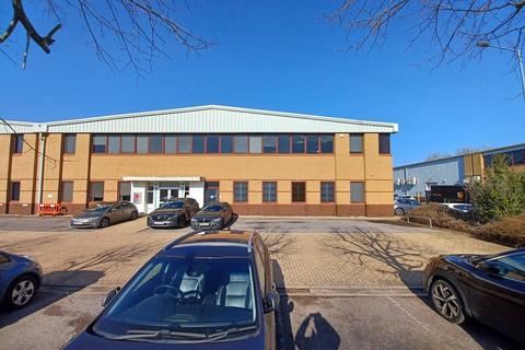 Warehouse to rent, Unit 4 Thorpe Industrial Estate, Alpha Way, Egham, Alpha Way, Egham, TW20 8RZ