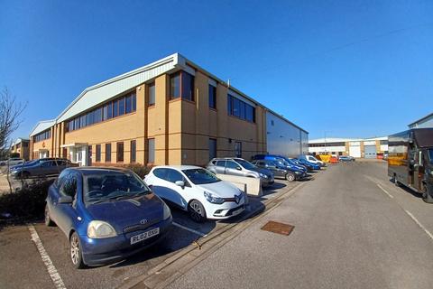 Warehouse to rent, Unit 4 Thorpe Industrial Estate, Alpha Way, Egham, Alpha Way, Egham, TW20 8RZ