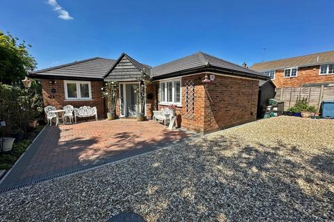 2 bedroom bungalow for sale, New Road, Penn, HP10