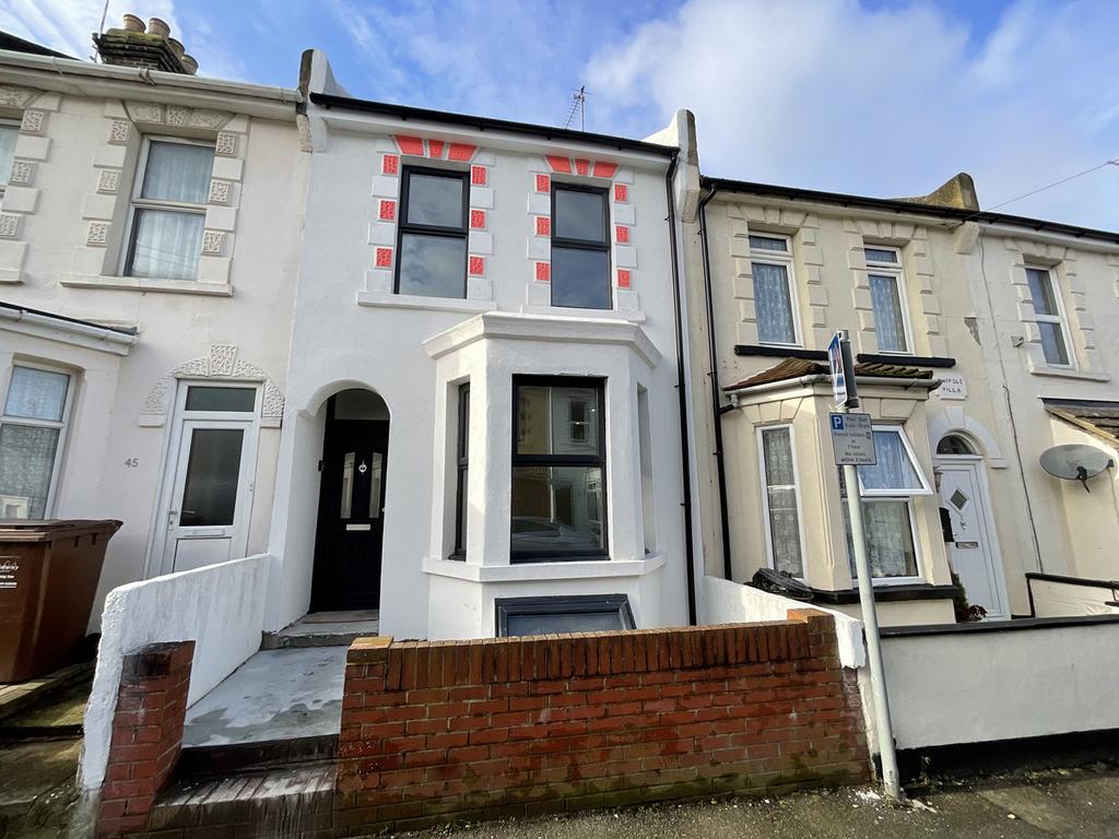 Belmont Road, Gillingham, ME7 3 bed terraced house £270,000