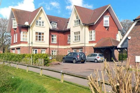 2 bedroom flat for sale, Idsworth Down, Petersfield, Hampshire
