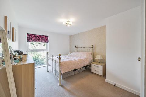 2 bedroom flat for sale, Meadowcourt Road, Blackheath