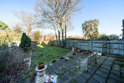 7 Arran Road, London, SE6 2LT