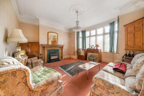 7 Arran Road, London, SE6 2LT