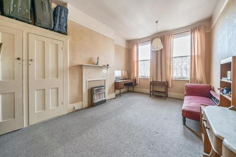 7 Arran Road, London, SE6 2LT
