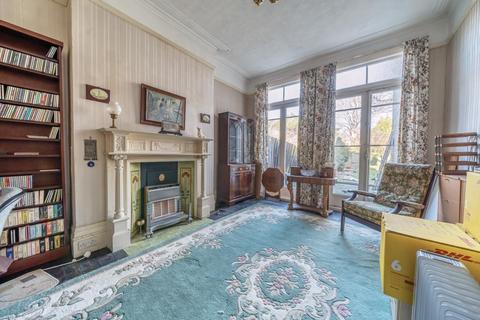 7 Arran Road, London, SE6 2LT