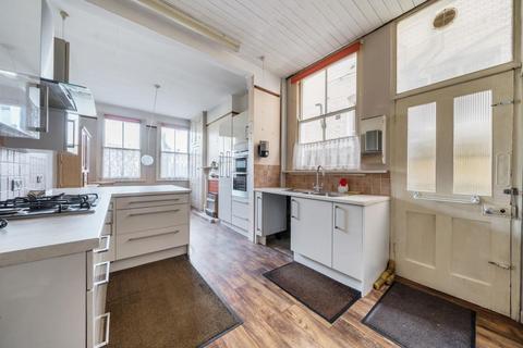 7 Arran Road, London, SE6 2LT