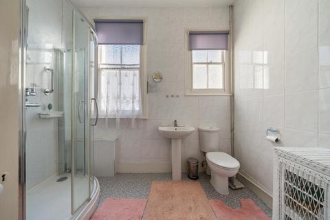 7 Arran Road, London, SE6 2LT