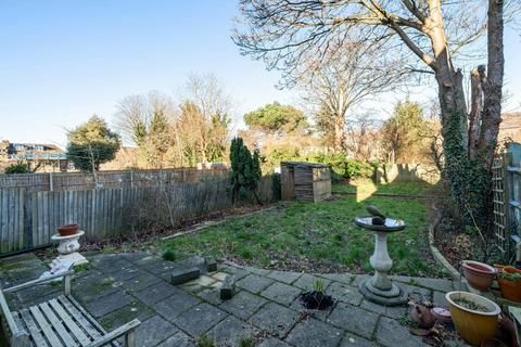7 Arran Road, London, SE6 2LT