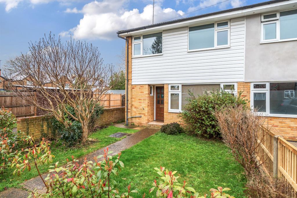 Copse Road, Cobham, KT11 3 bed house £1,700 pcm (£392 pw)