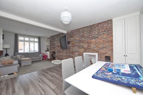 3 bedroom terraced house for sale - Whitfield Avenue, Dover, CT16